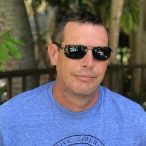 Meet your Posher, Eric - Picture 1 of 4